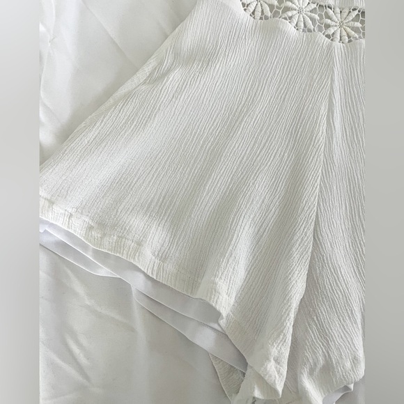 Tea & Cup White Floral Lace Halter Neck Romper Size Small - Picture 3 of 15